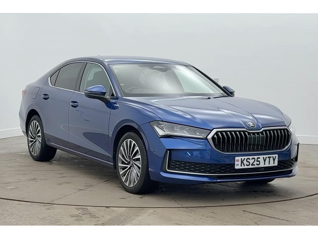 Main listing image - Skoda Superb