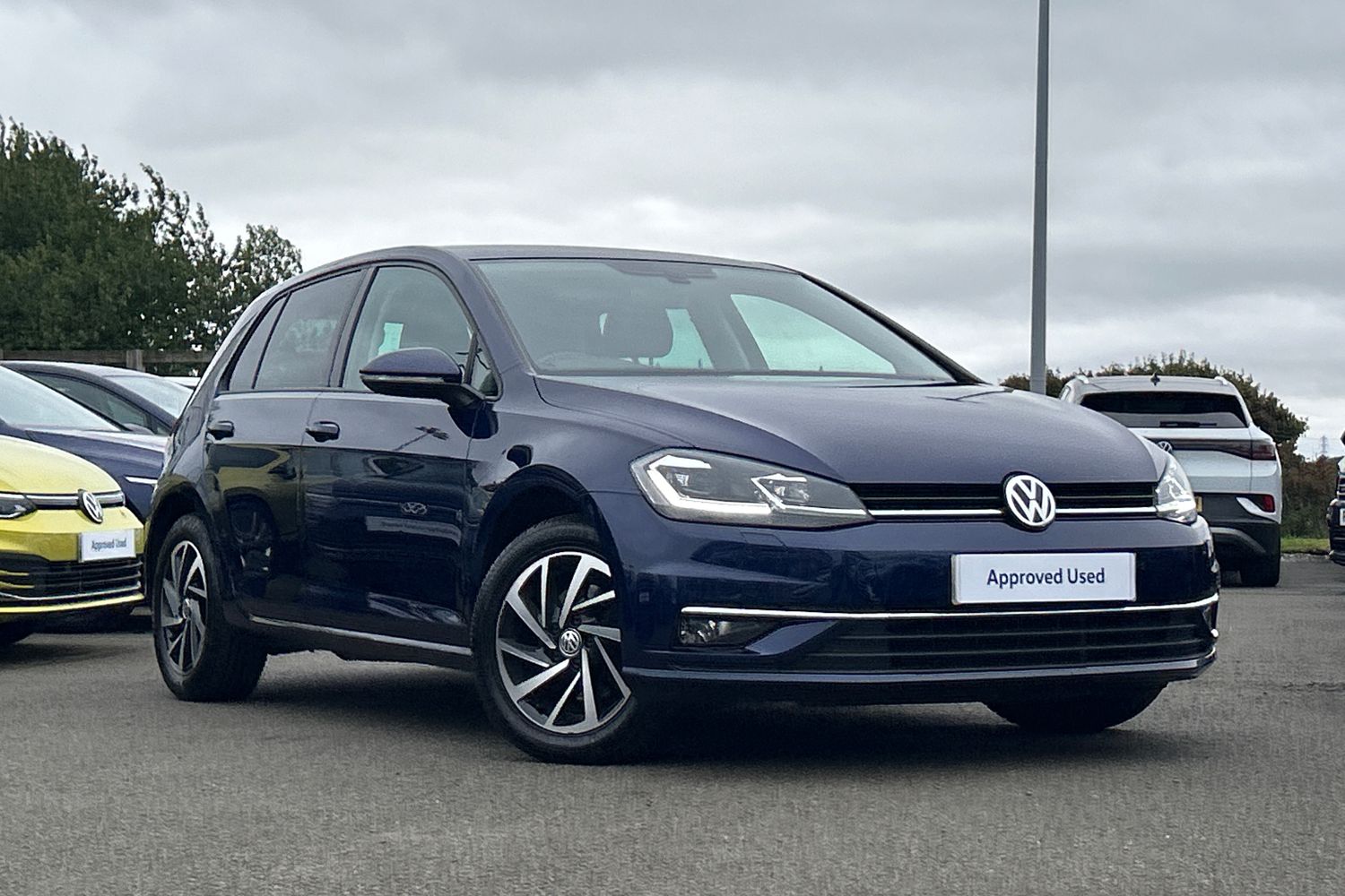 Main listing image - Volkswagen Golf