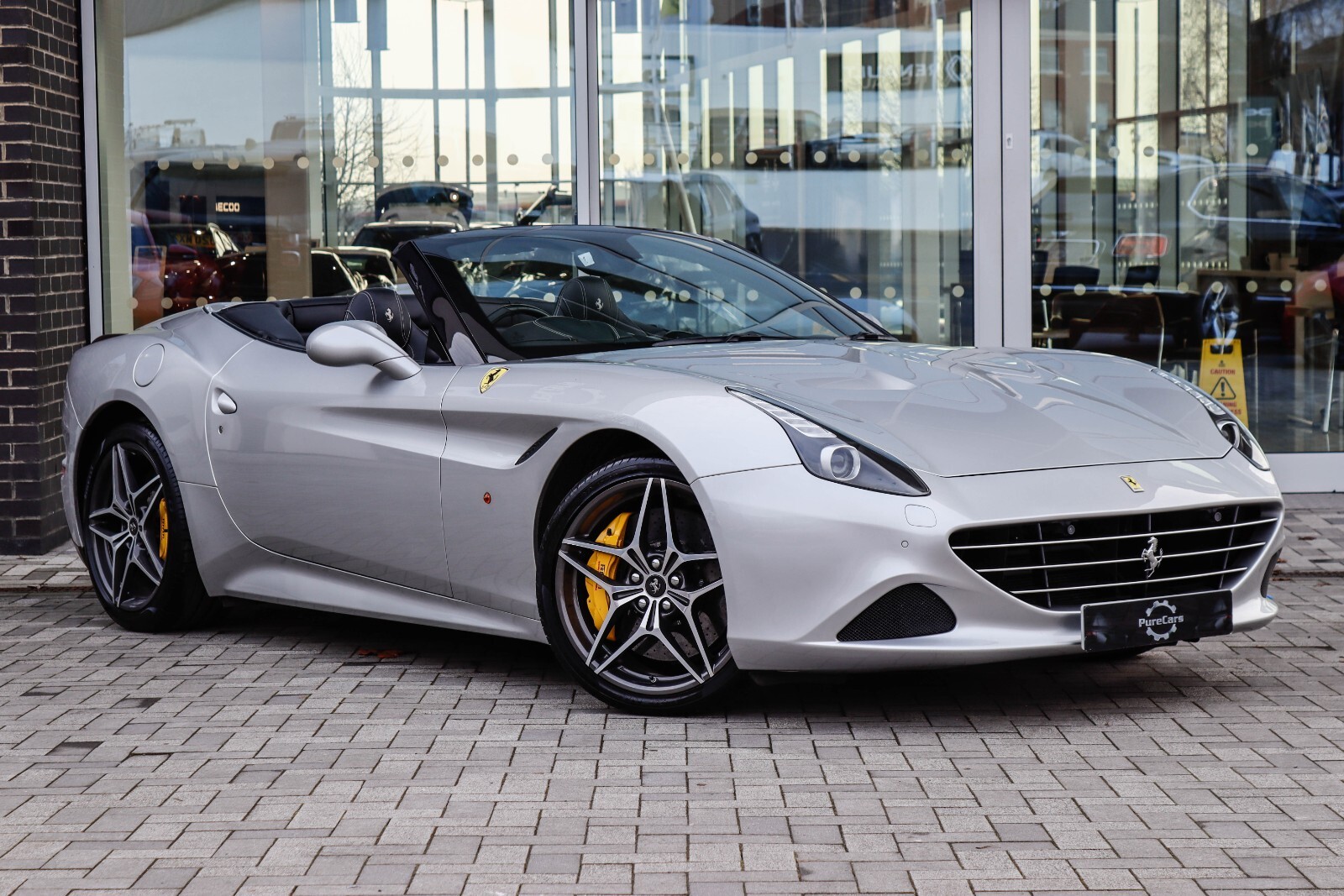 Main listing image - Ferrari California