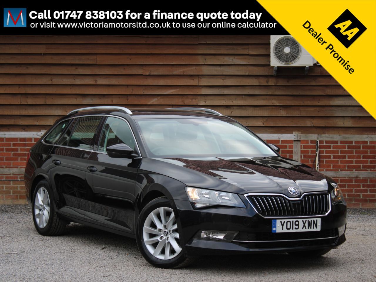 Main listing image - Skoda Superb Estate