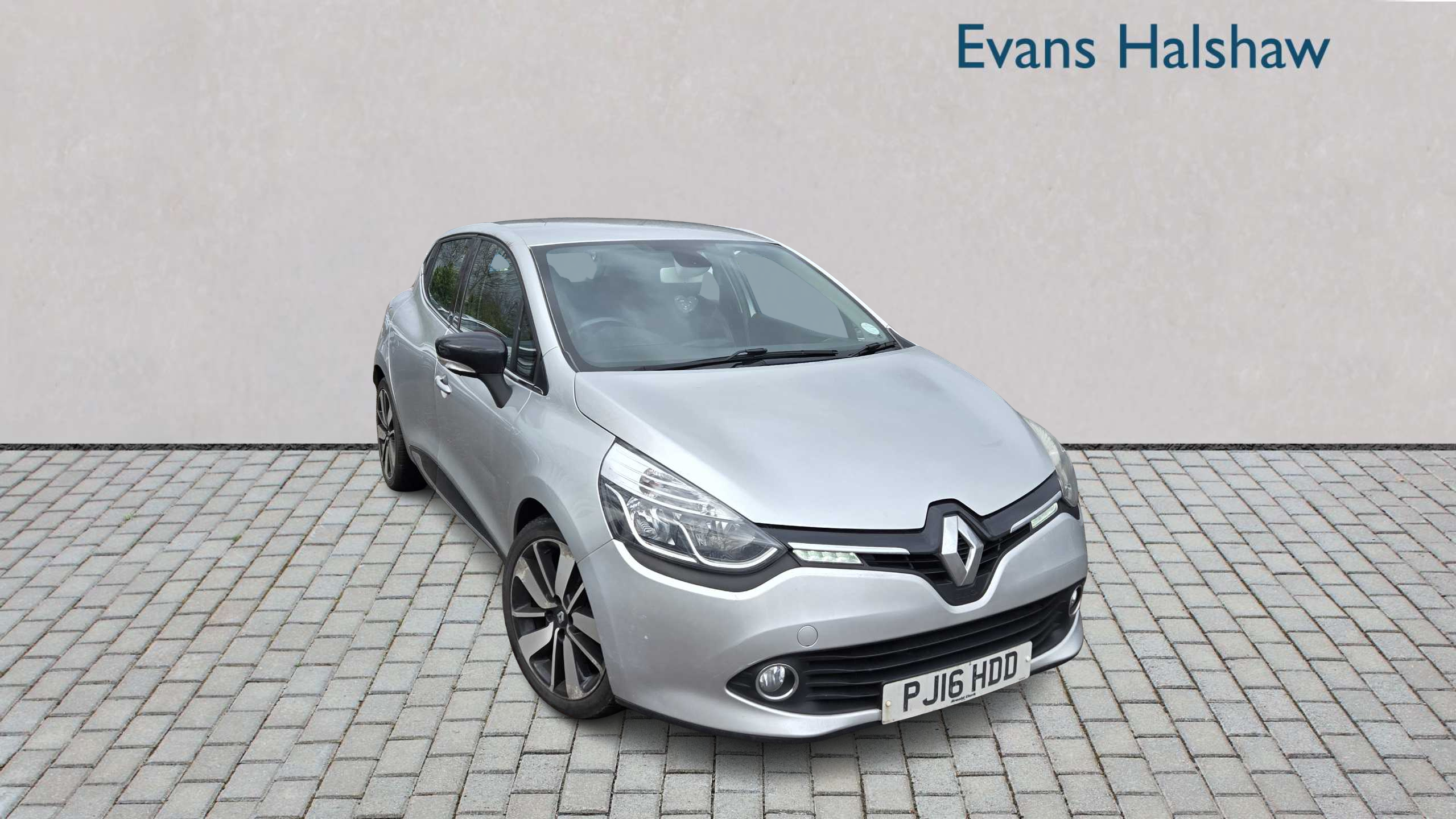 Main listing image - Renault Clio