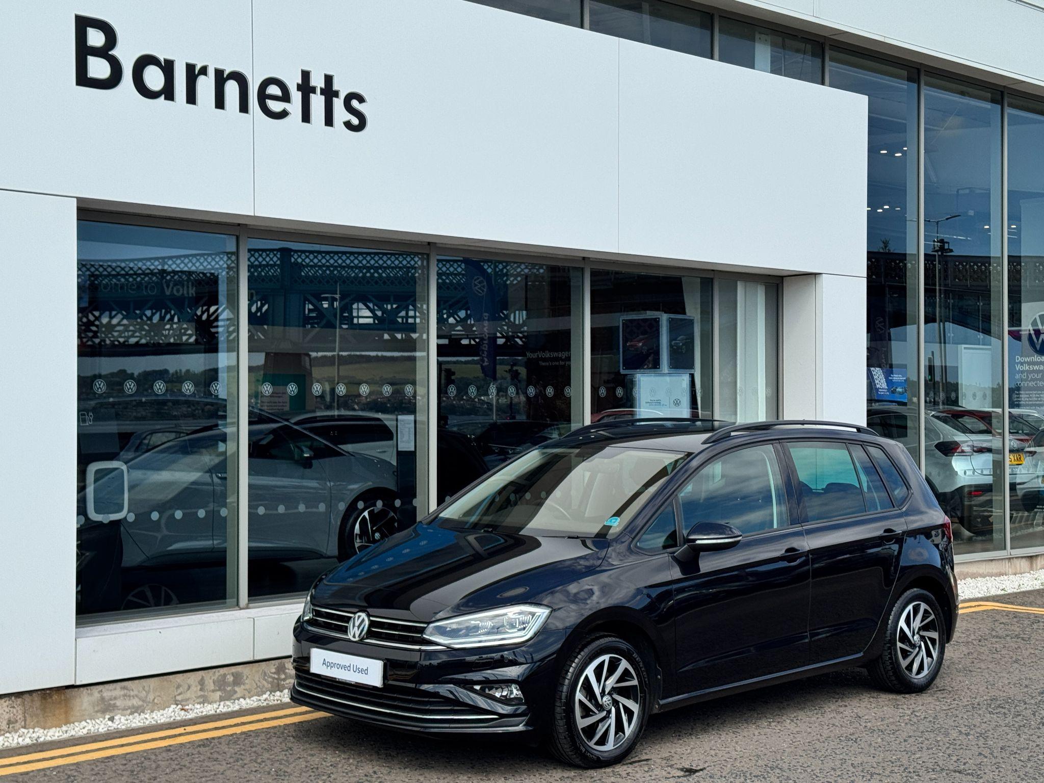 Main listing image - Volkswagen Golf SV