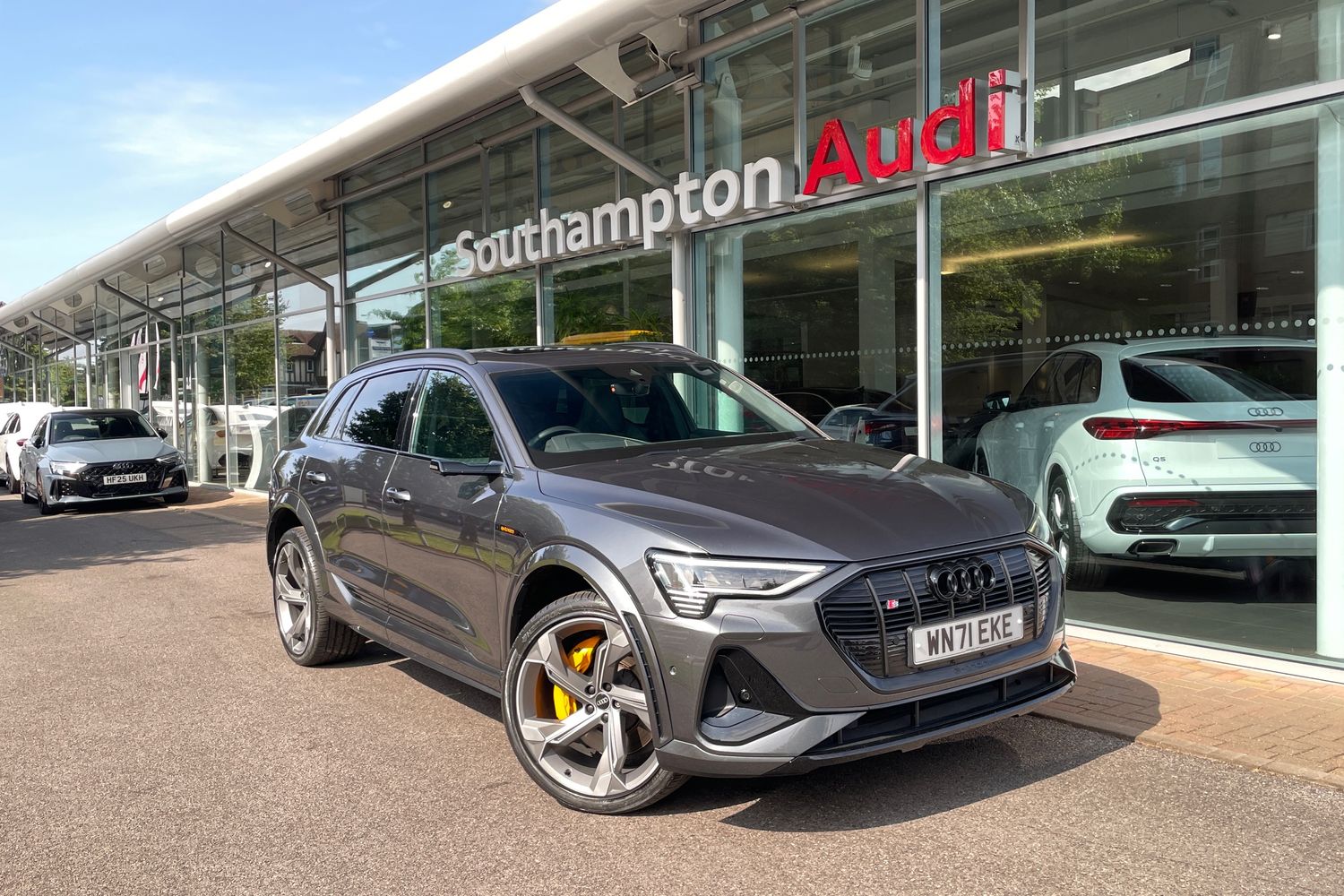Main listing image - Audi e-tron S