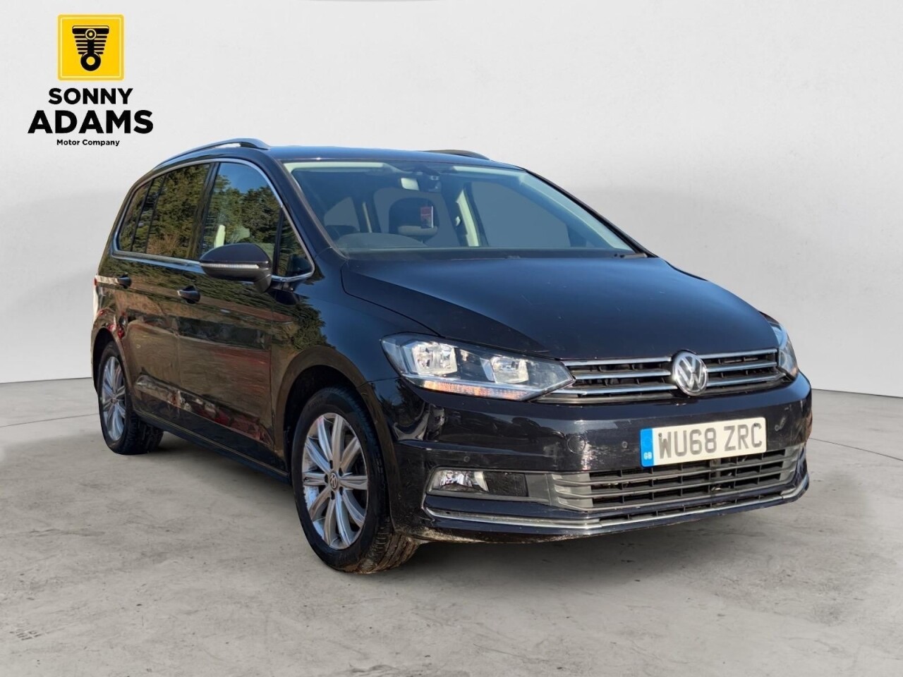 Main listing image - Volkswagen Touran