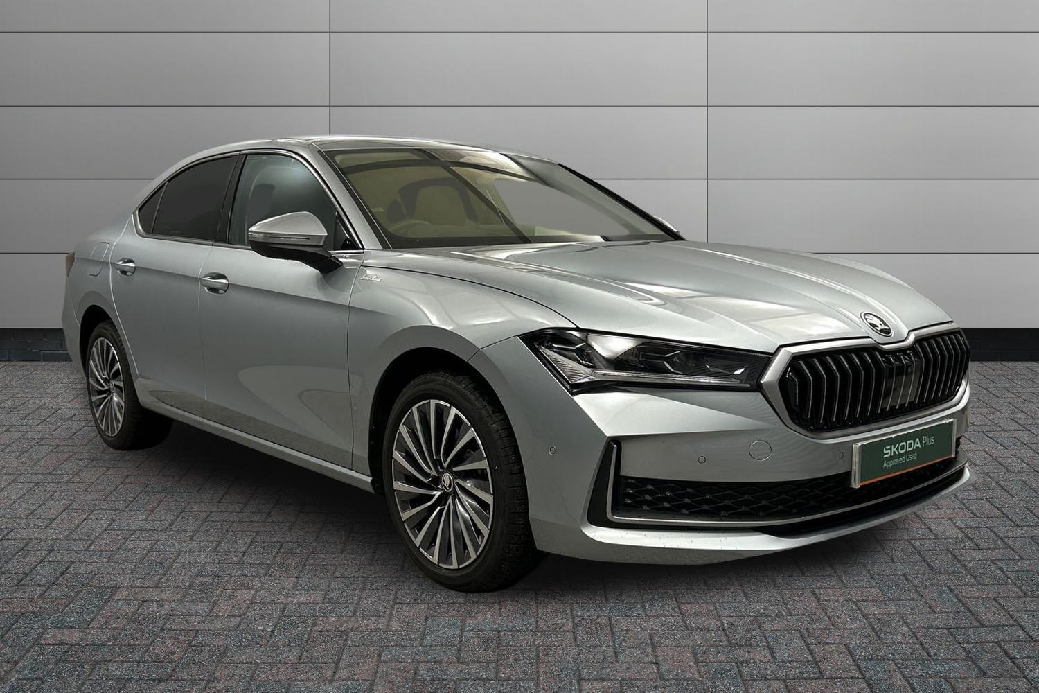 Main listing image - Skoda Superb