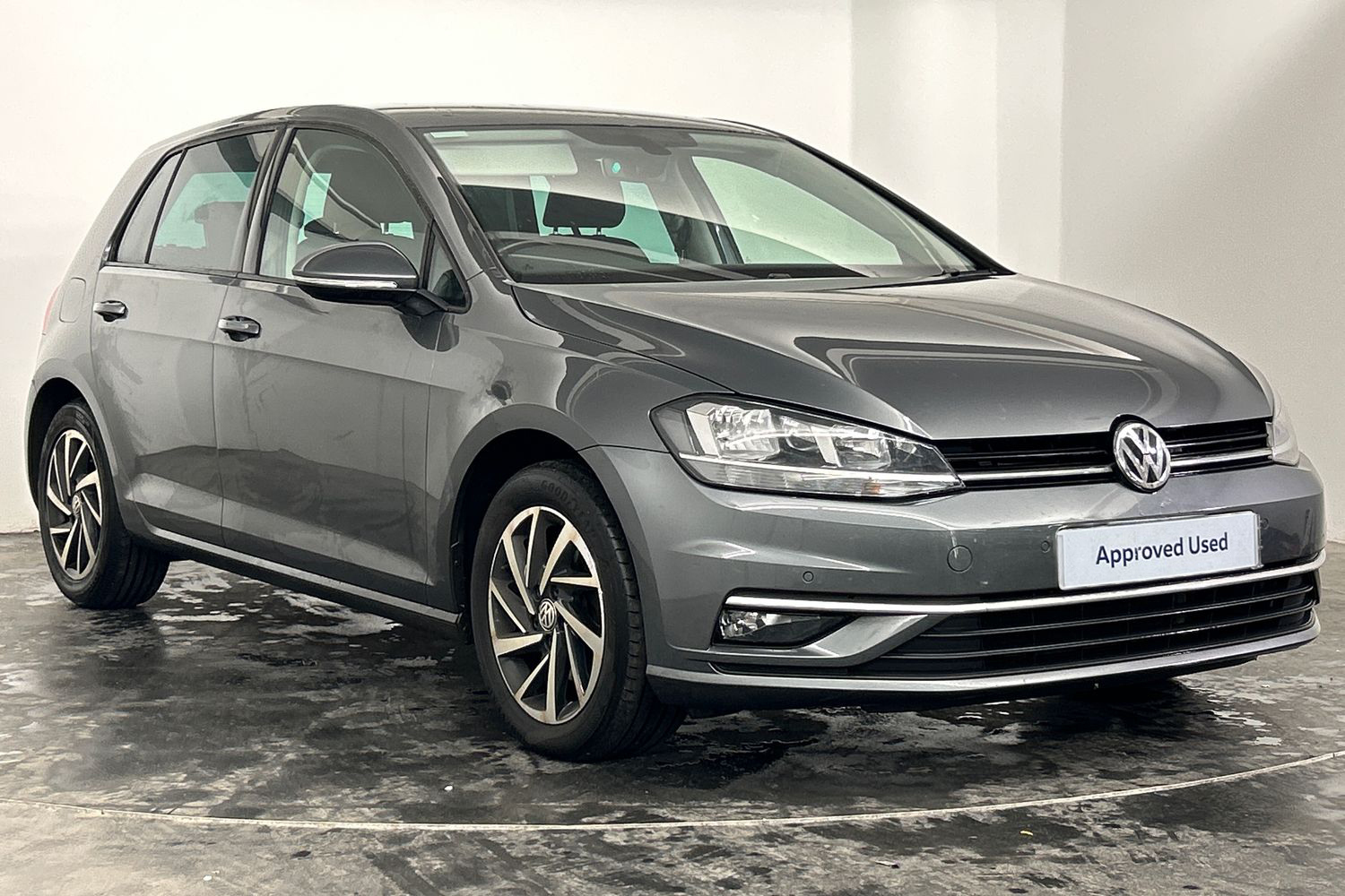 Main listing image - Volkswagen Golf