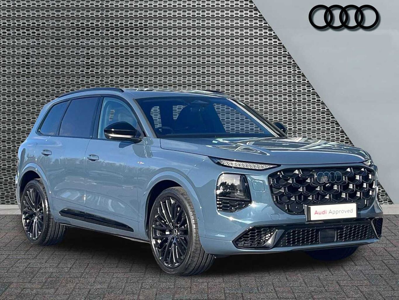 Main listing image - Audi Q7