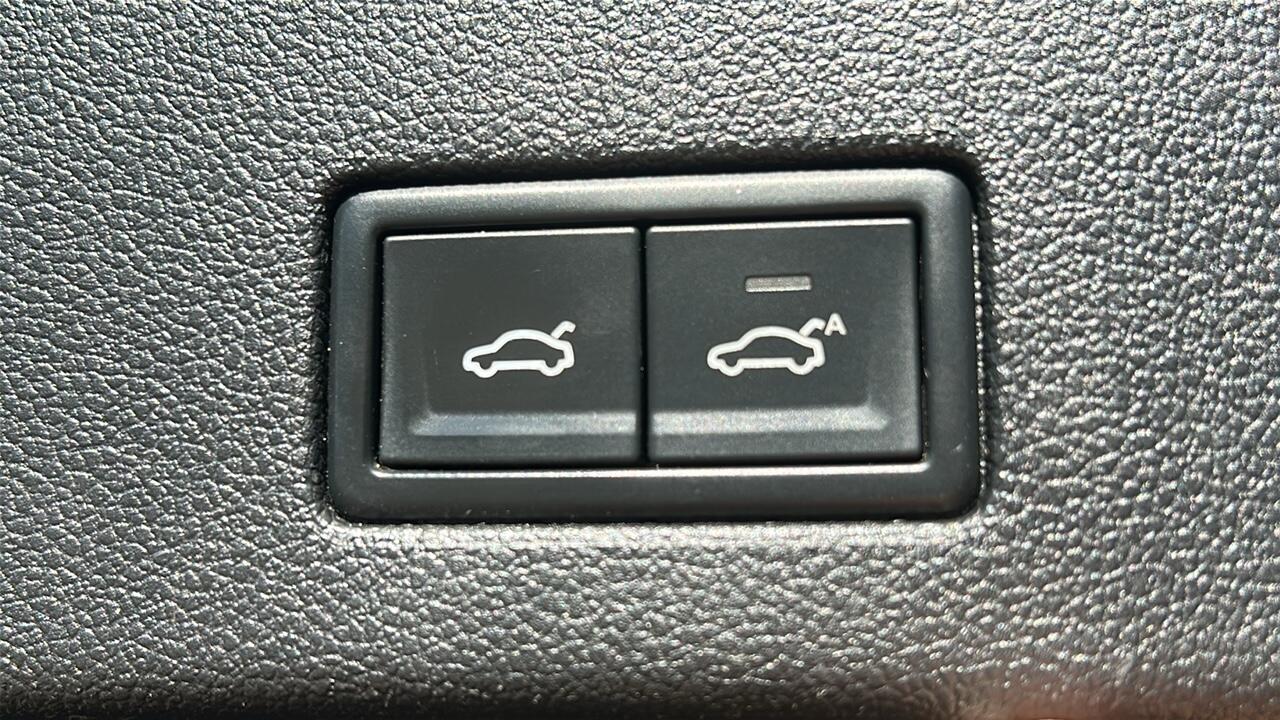 Main listing image - Volkswagen Touareg