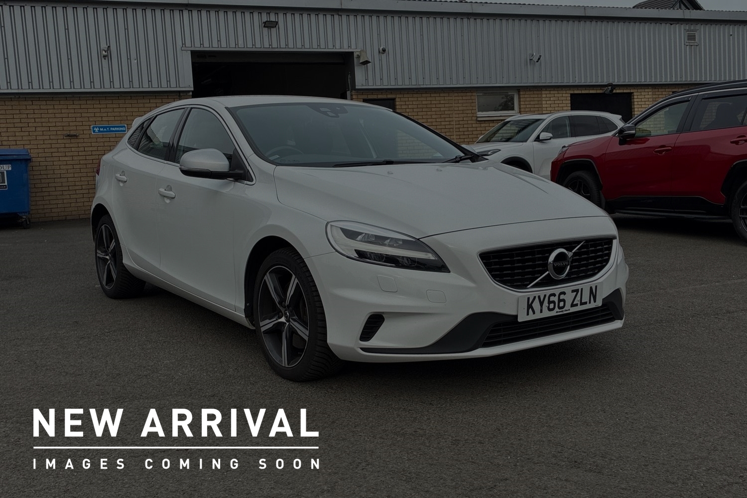 Main listing image - Volvo V40