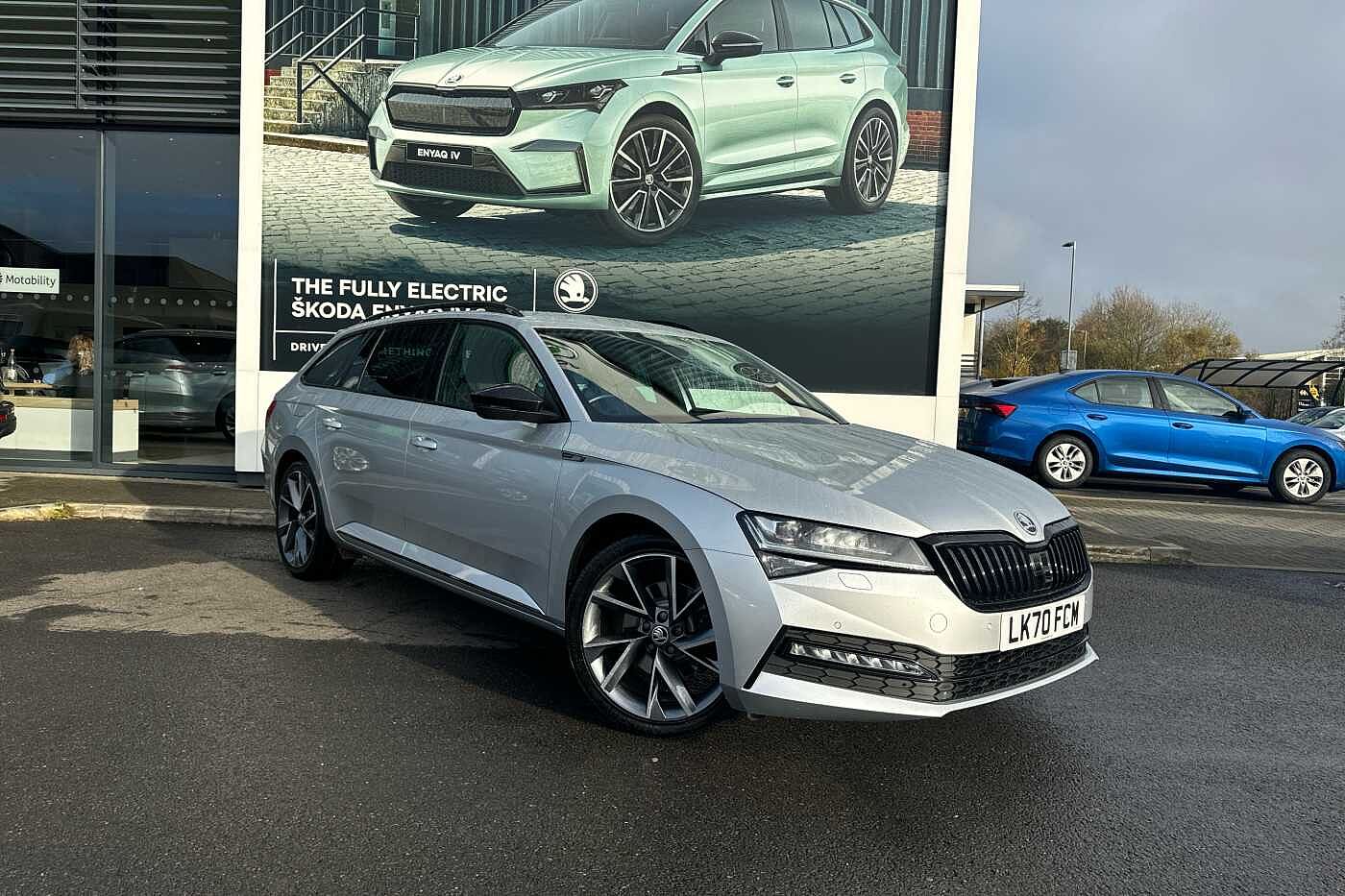 Main listing image - Skoda Superb Estate