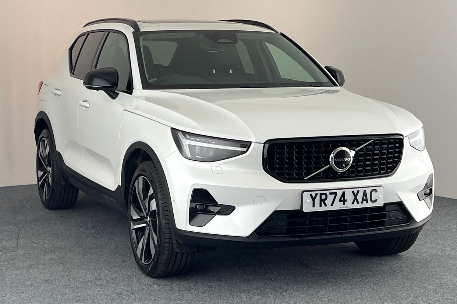 Main listing image - Volvo XC40