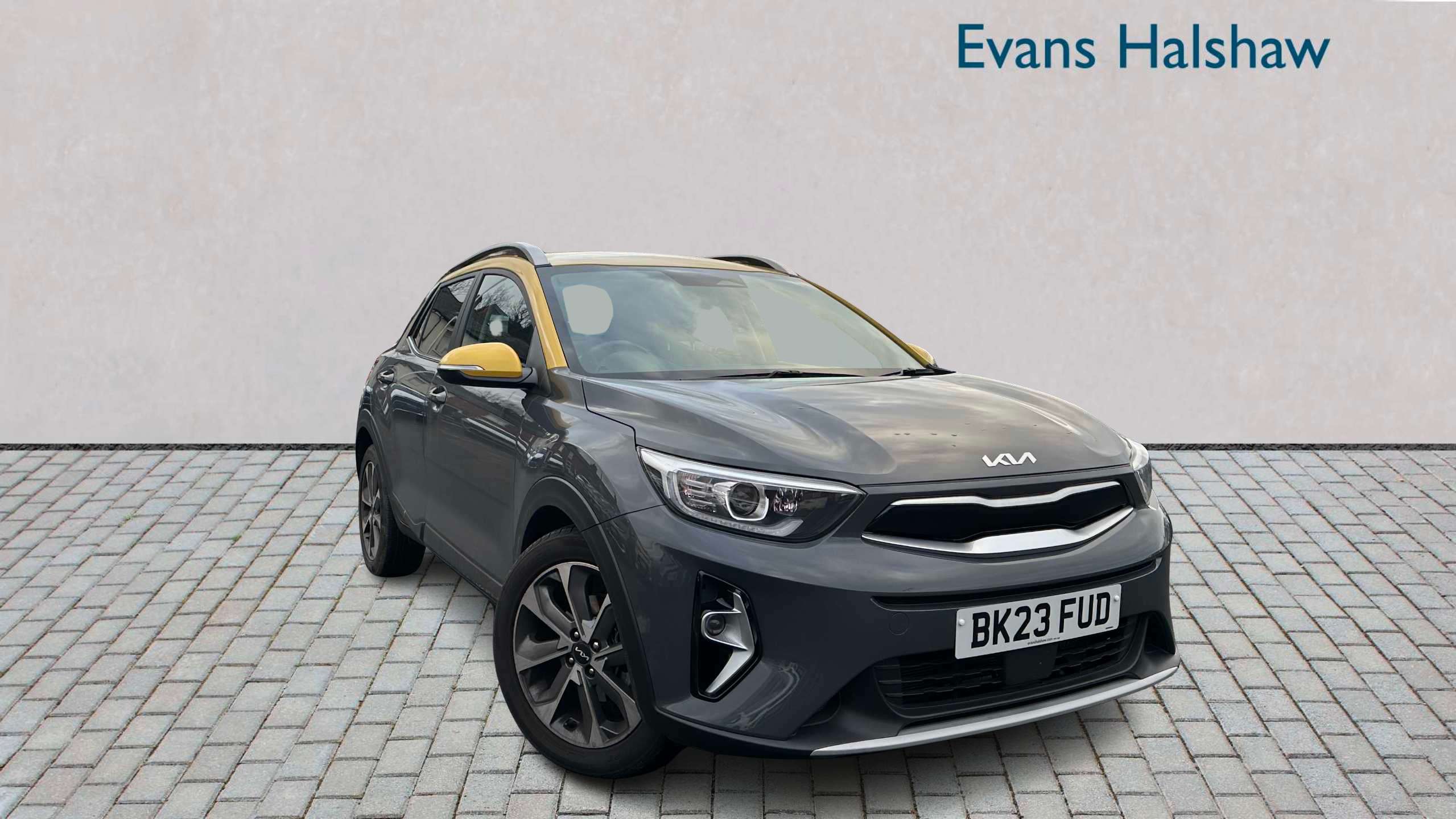 Main listing image - Kia Stonic