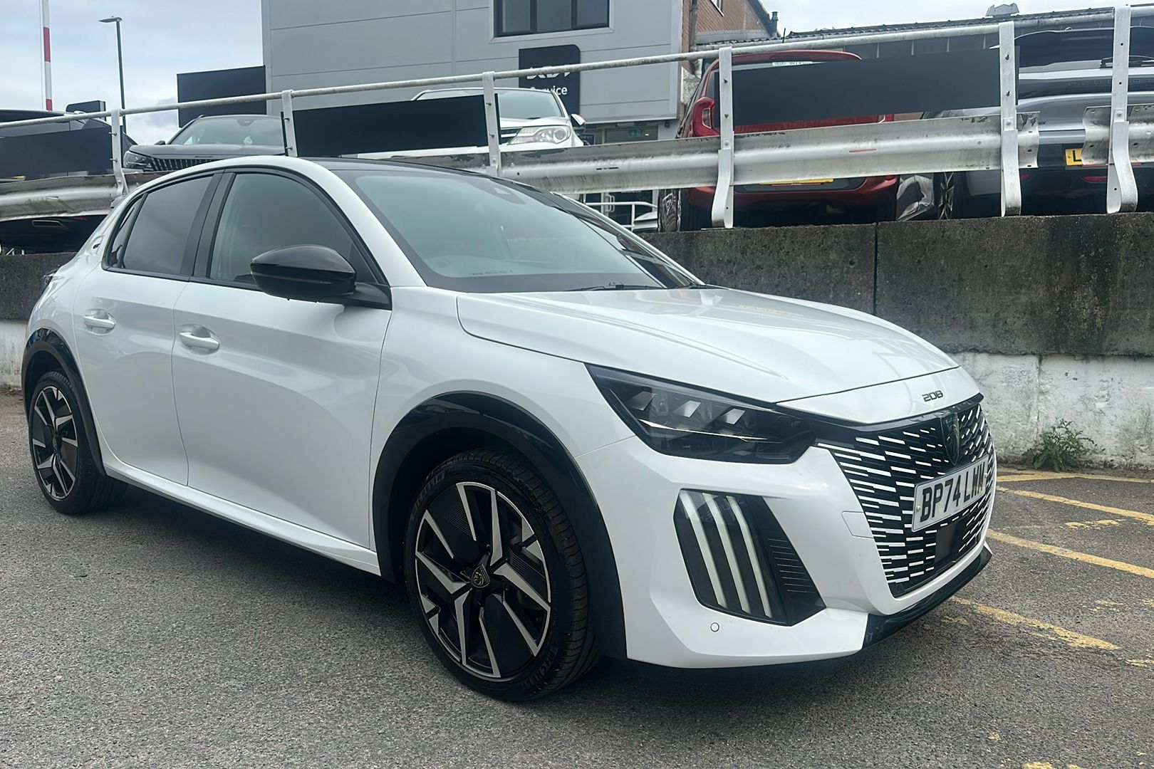 Main listing image - Peugeot 208