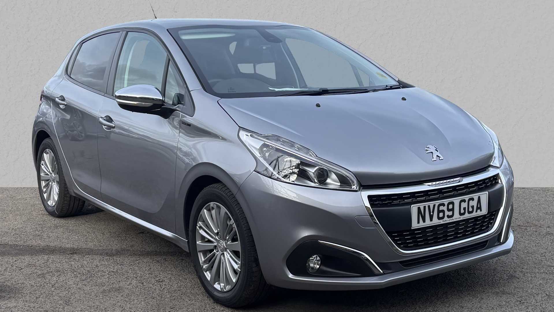 Main listing image - Peugeot 208