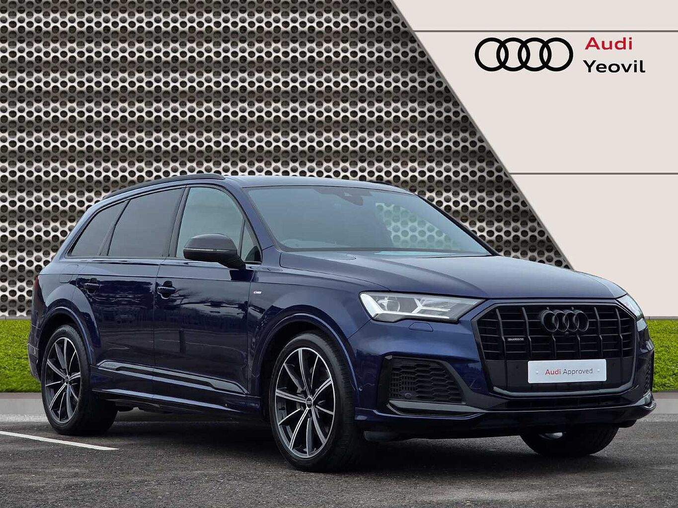 Main listing image - Audi Q7