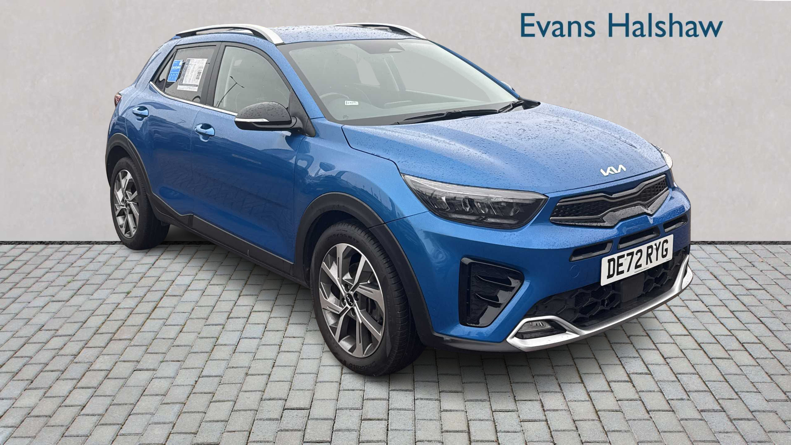 Main listing image - Kia Stonic