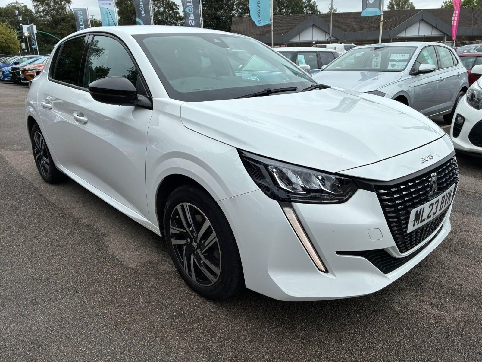Main listing image - Peugeot 208
