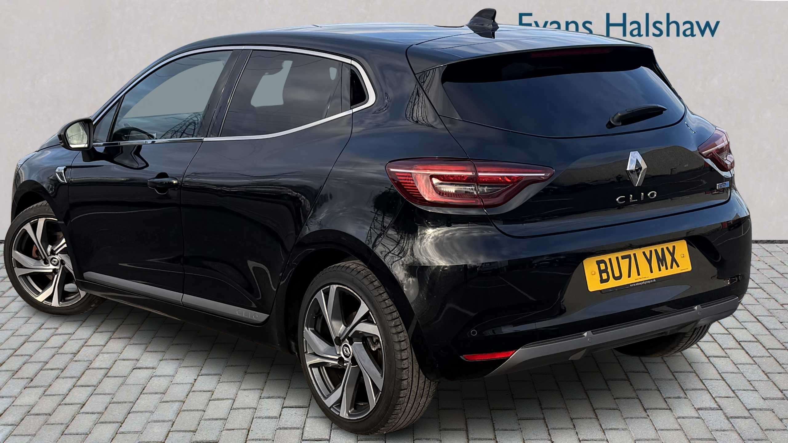 Main listing image - Renault Clio