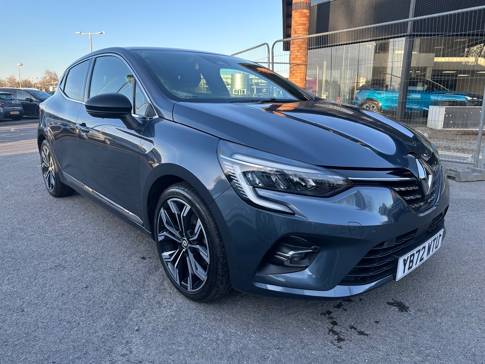 Main listing image - Renault Clio