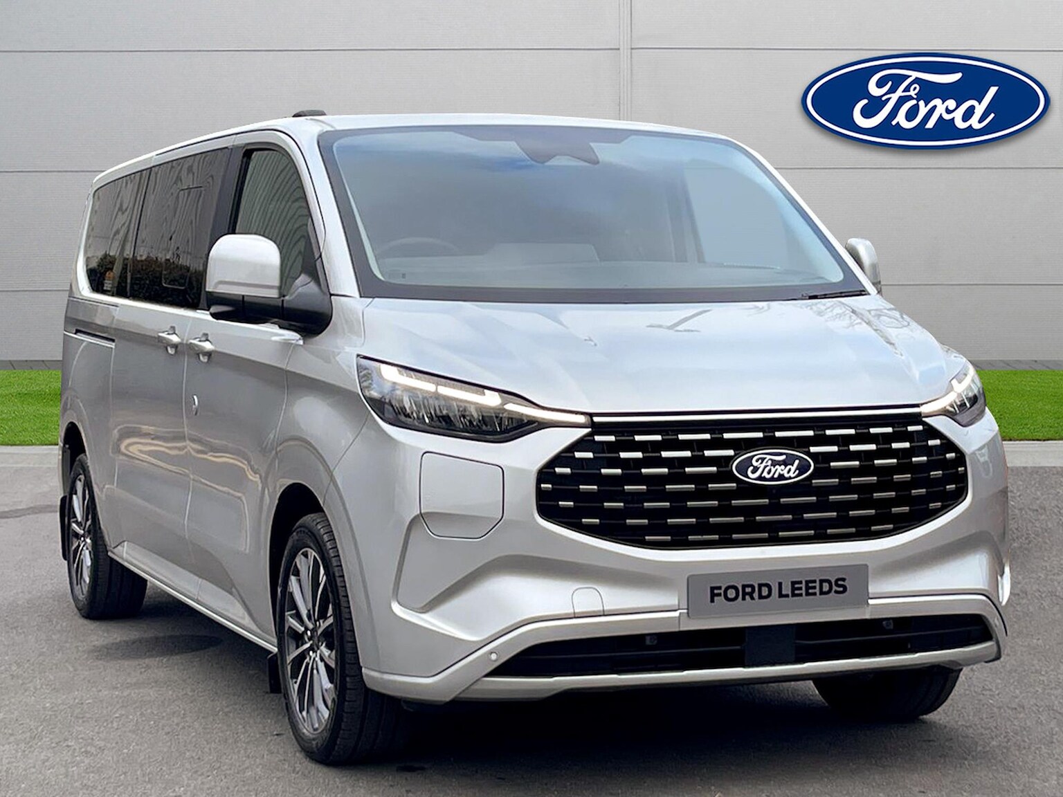 Main listing image - Ford Tourneo Custom