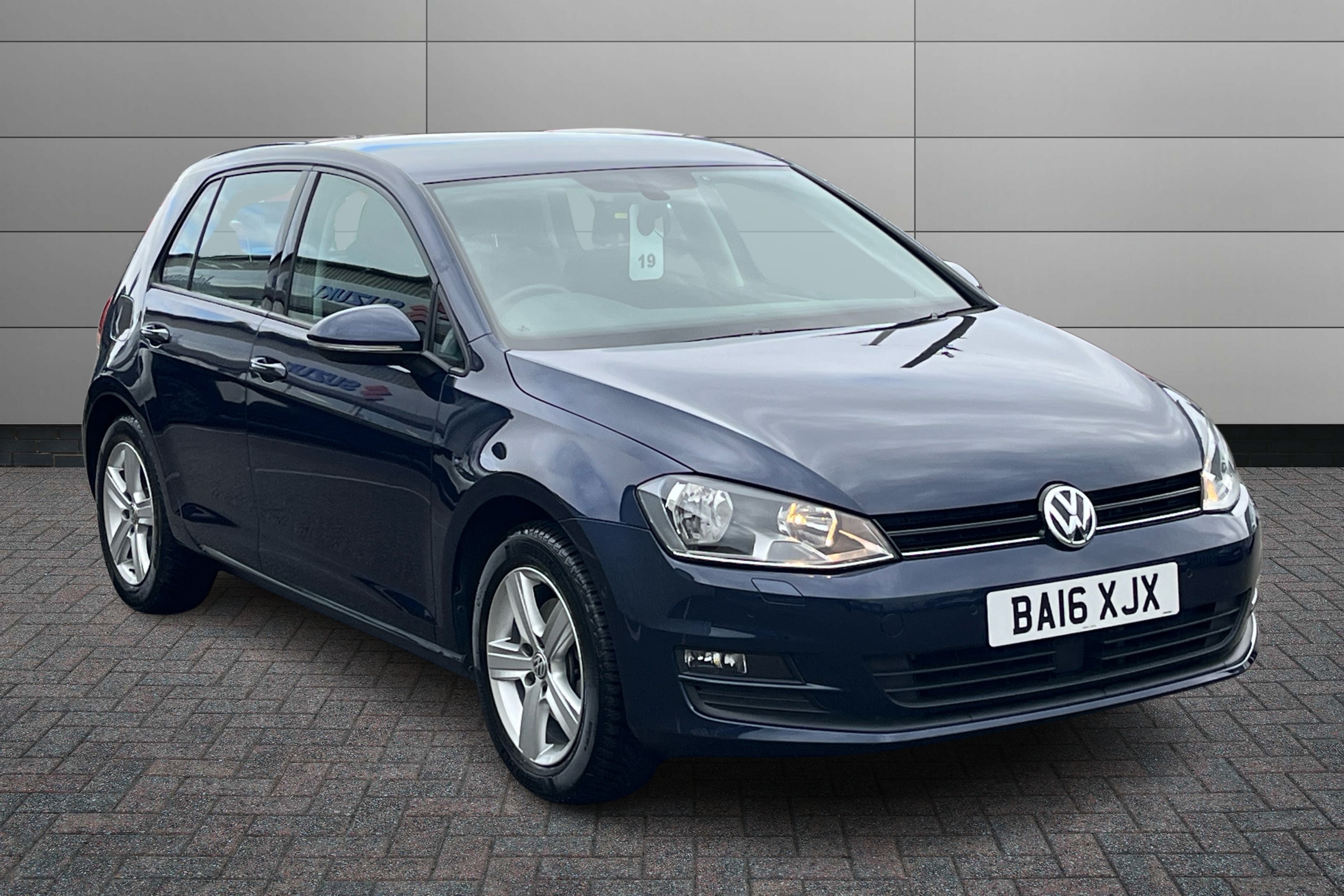 Main listing image - Volkswagen Golf