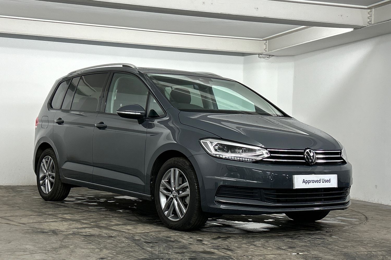 Main listing image - Volkswagen Touran