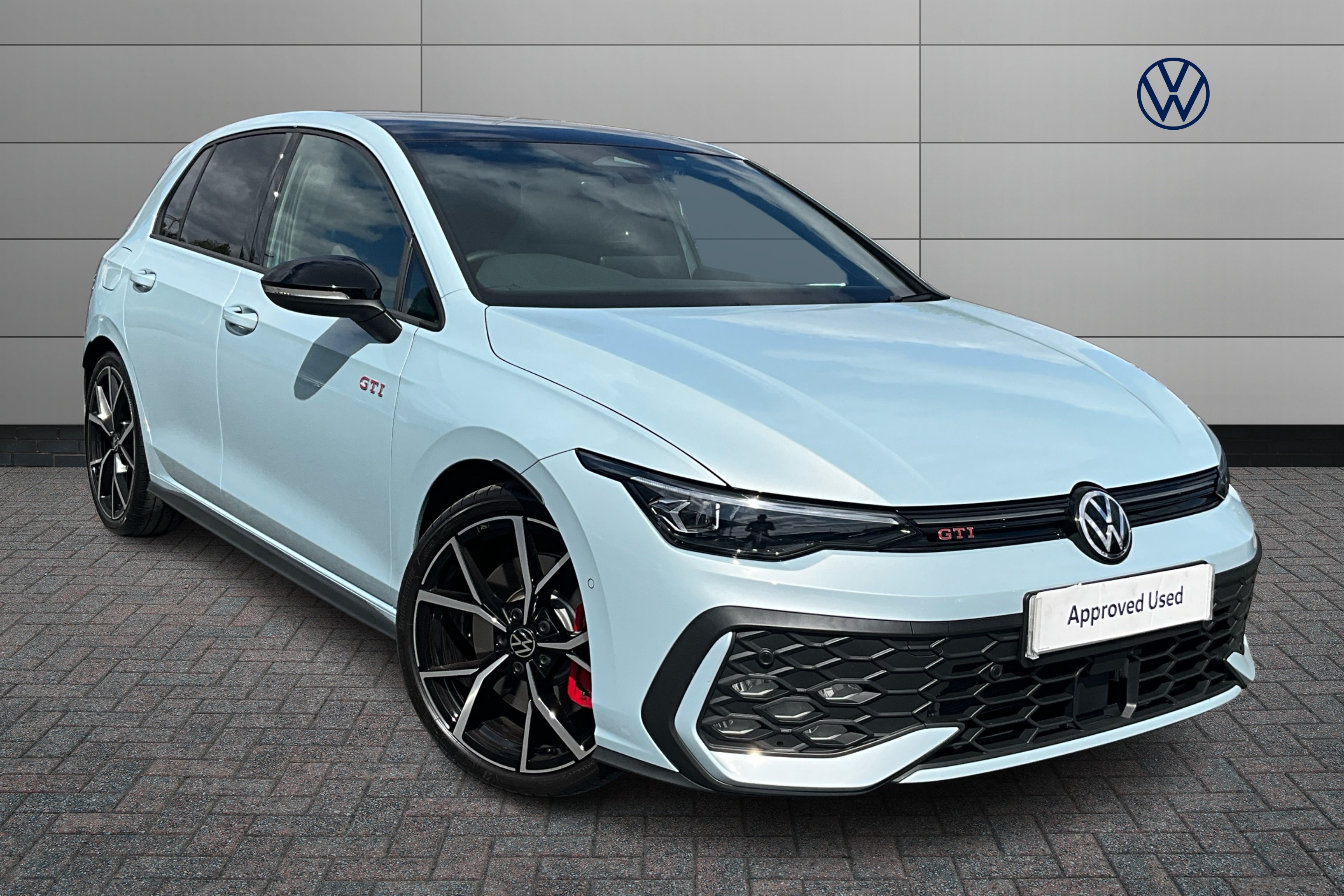 Main listing image - Volkswagen Golf