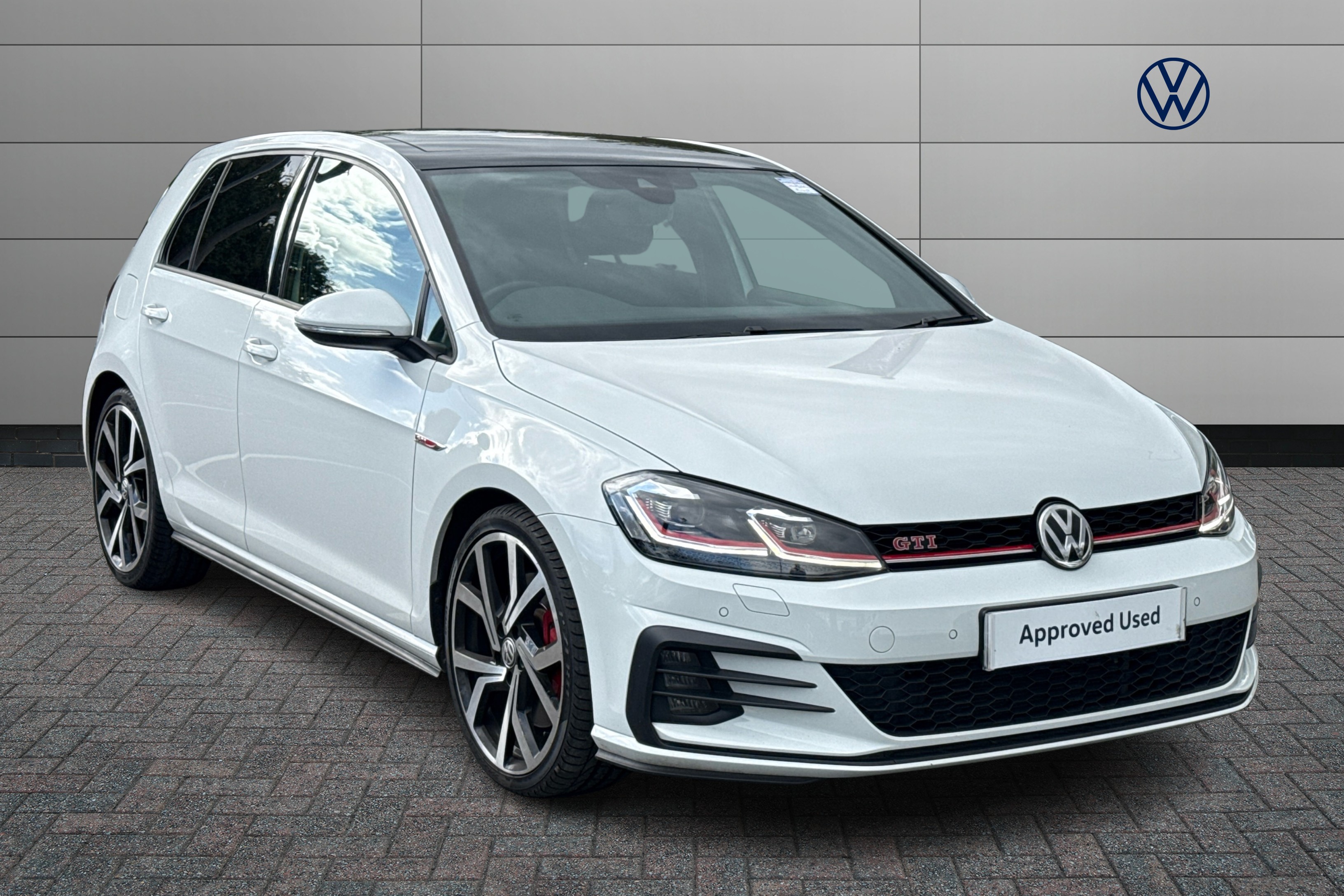 Main listing image - Volkswagen Golf