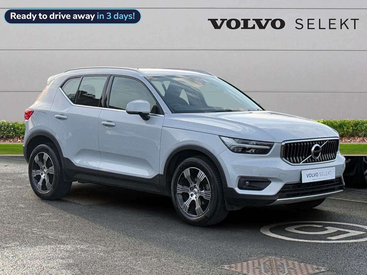 Main listing image - Volvo XC40