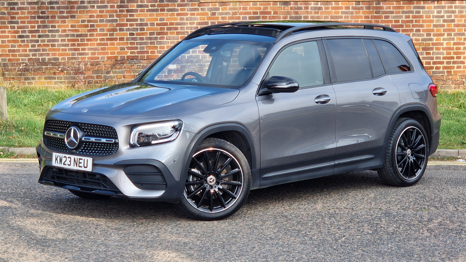 Main listing image - Mercedes-Benz GLB