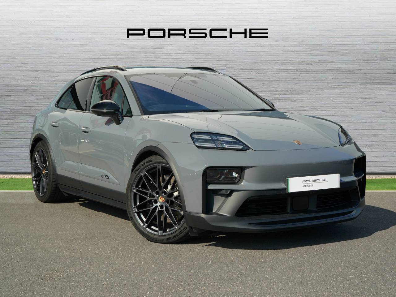 Main listing image - Porsche Macan