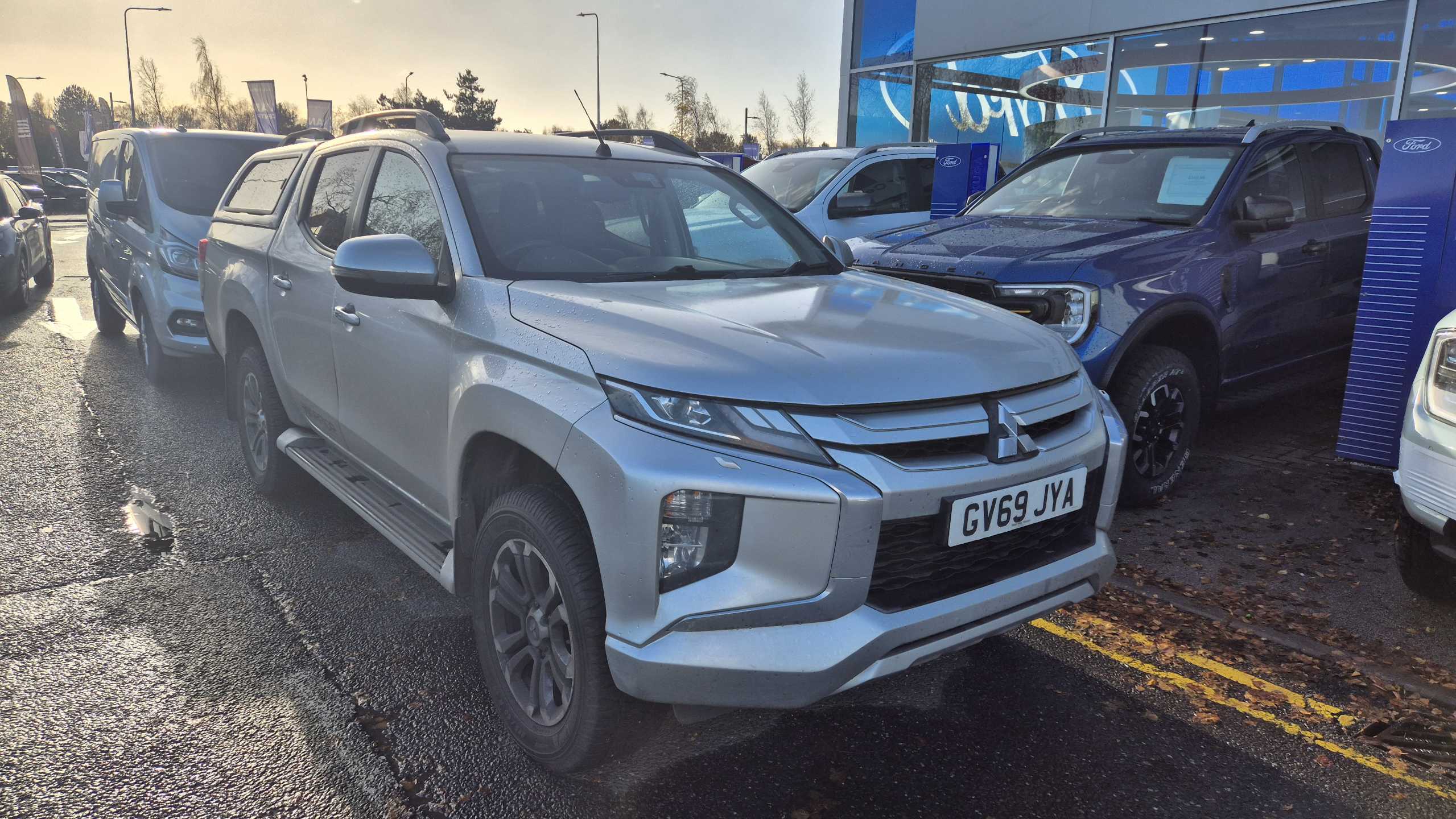 Main listing image - Mitsubishi L200