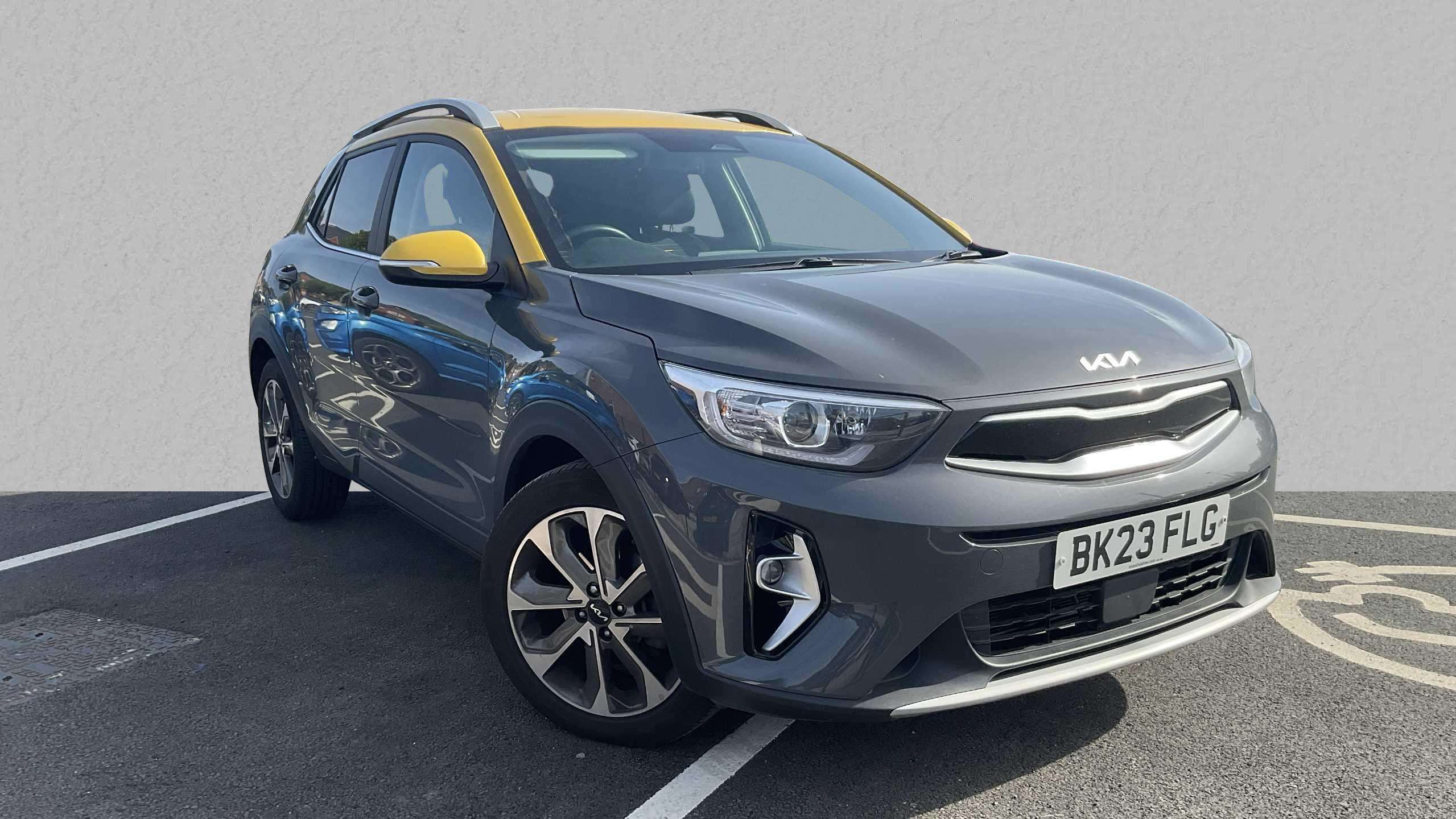 Main listing image - Kia Stonic