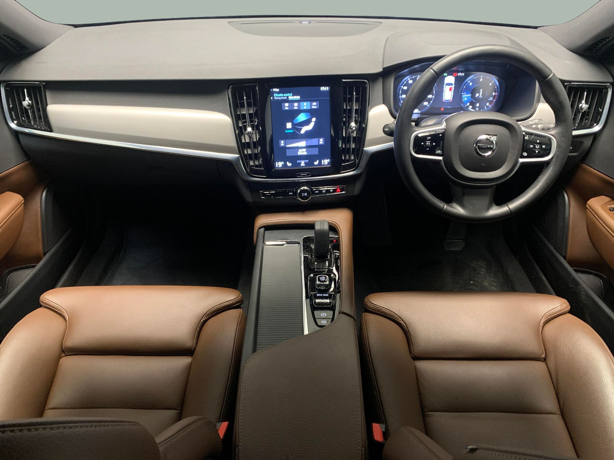 Main listing image - Volvo V90