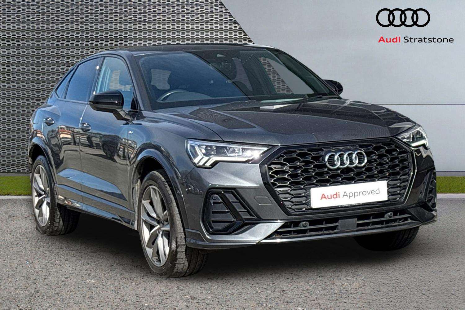 Main listing image - Audi Q3