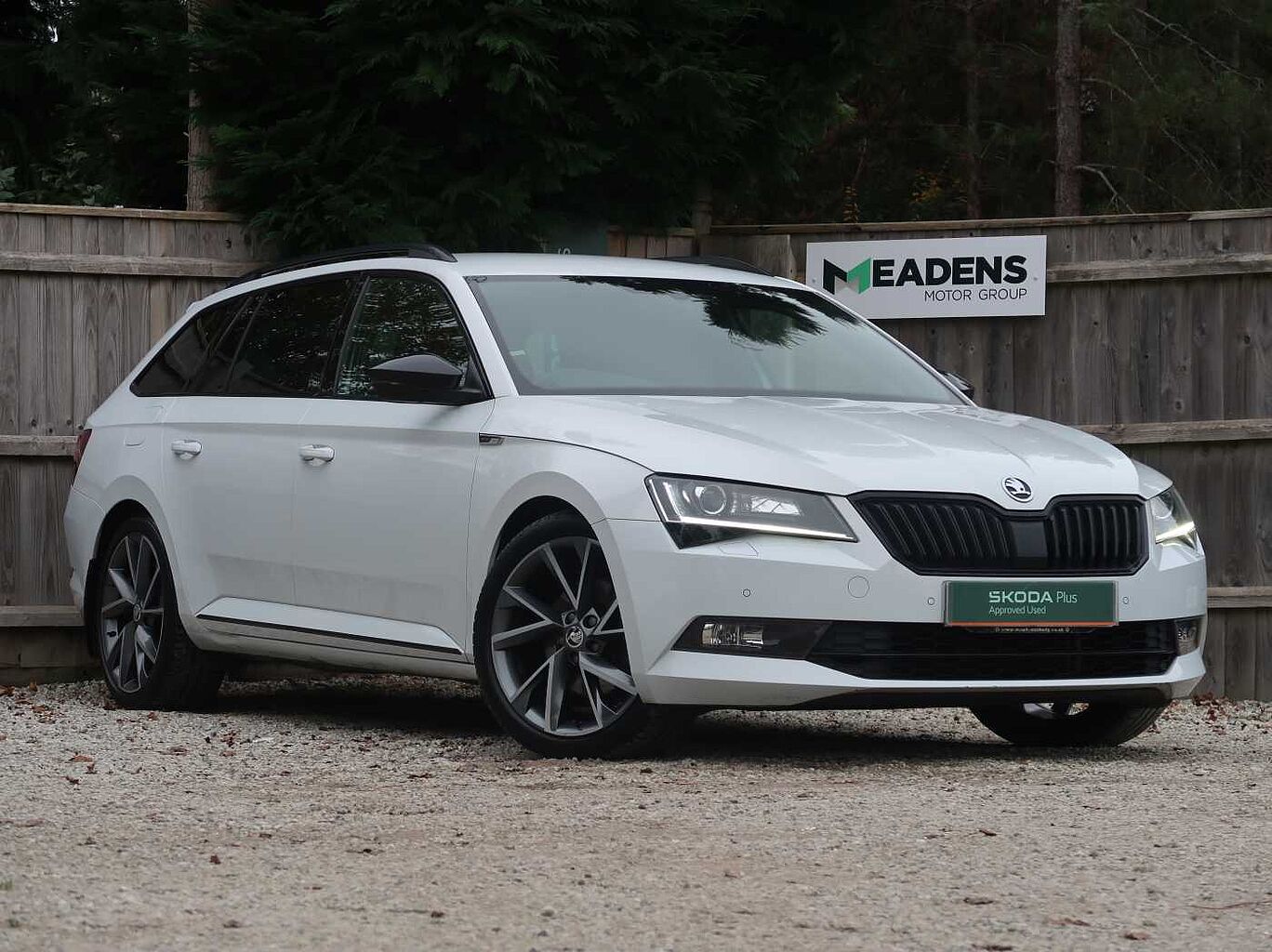 Main listing image - Skoda Superb Estate