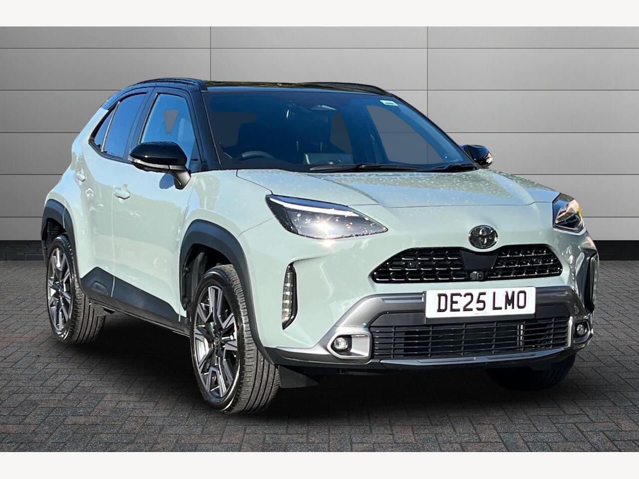 Main listing image - Toyota Yaris Cross