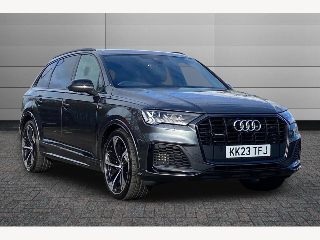 Main listing image - Audi Q7