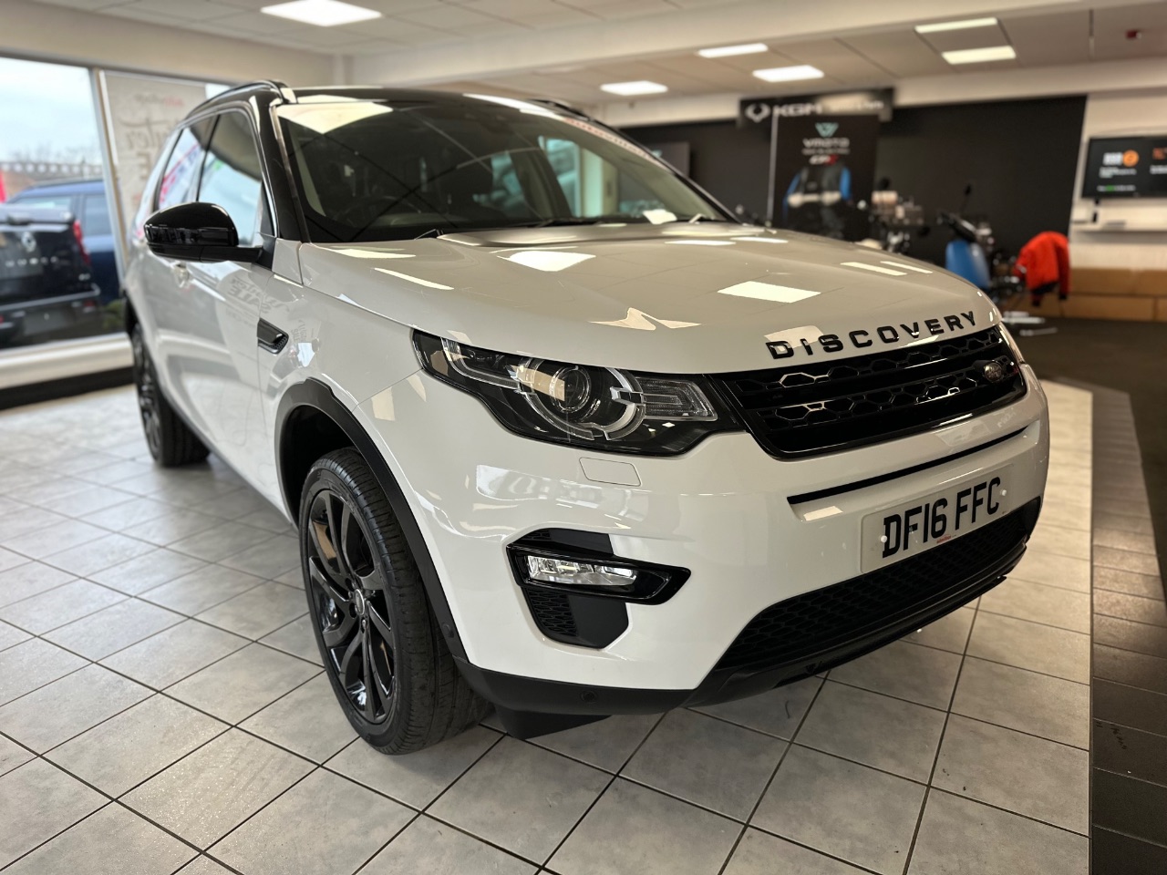 Main listing image - Land Rover Discovery Sport