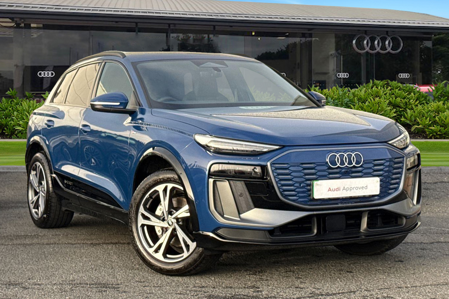 Main listing image - Audi Q6