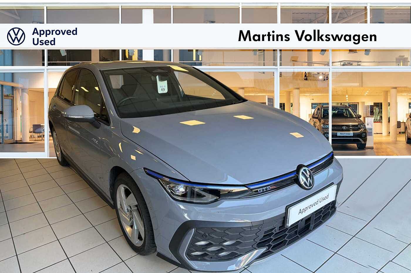 Main listing image - Volkswagen Golf GTE