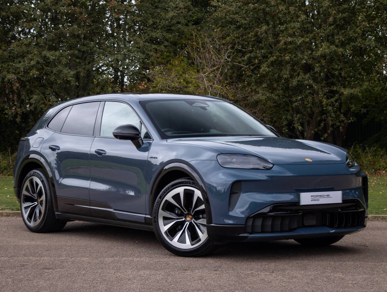 Main listing image - Porsche Cayenne Electric
