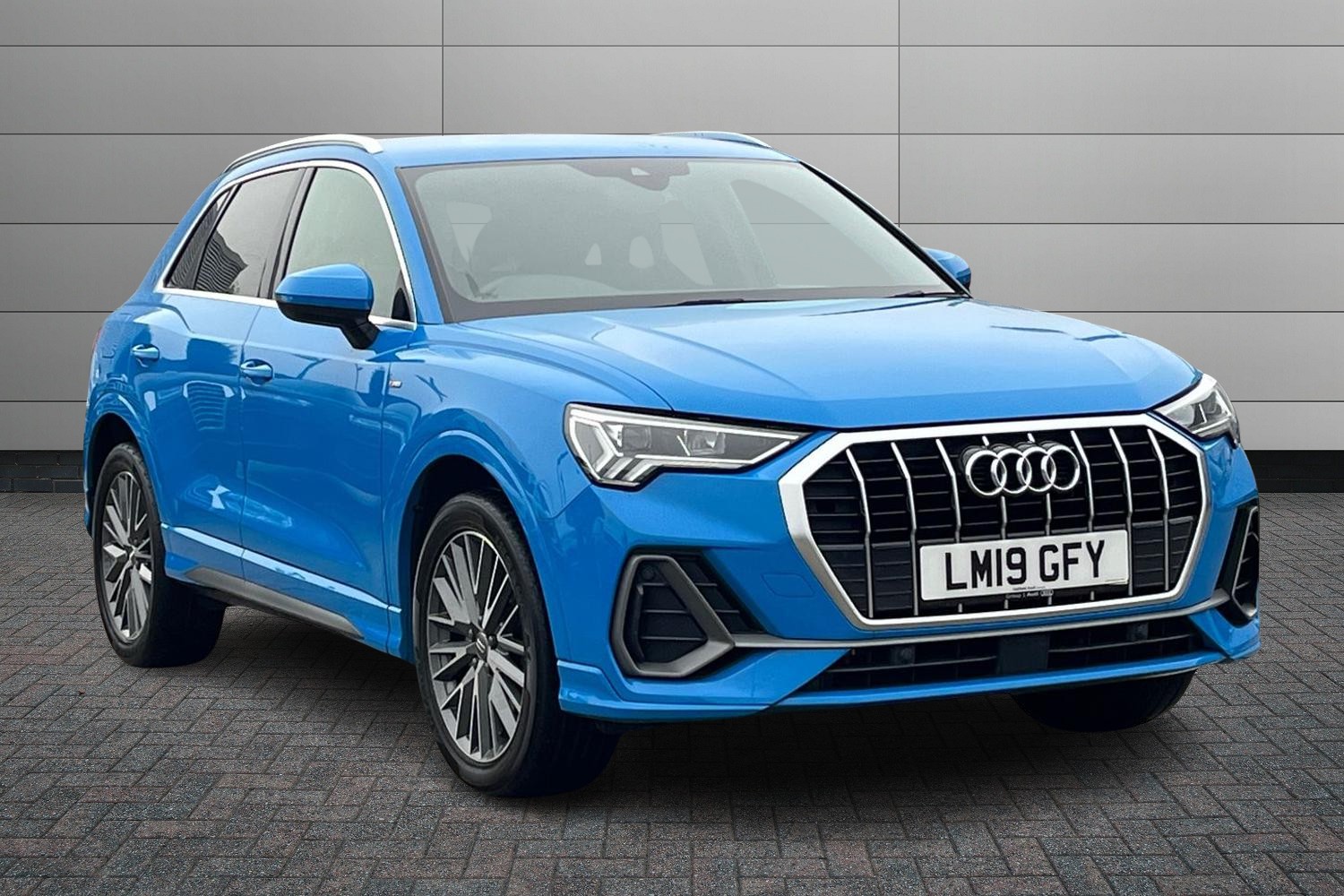 Main listing image - Audi Q3