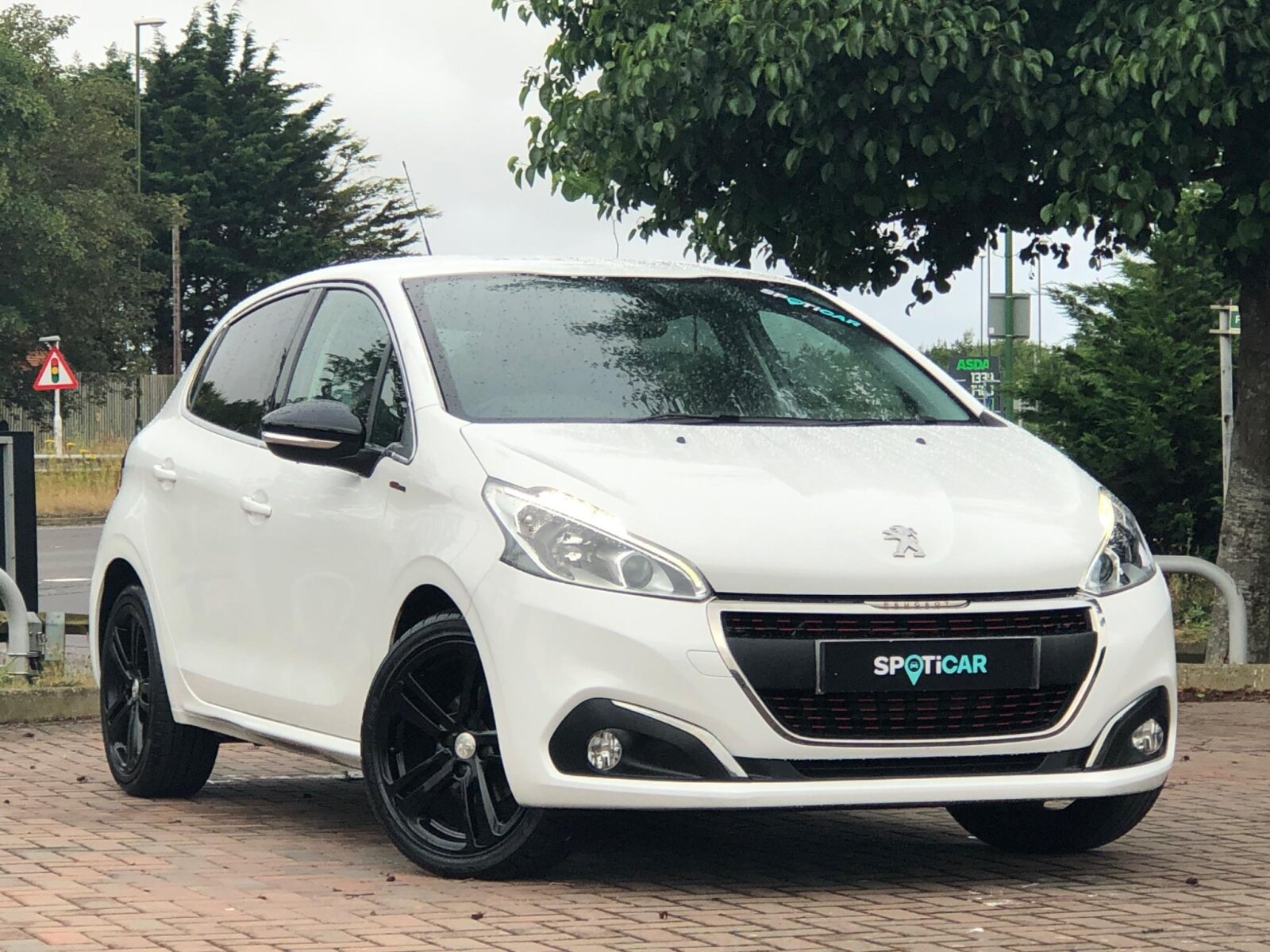 Main listing image - Peugeot 208