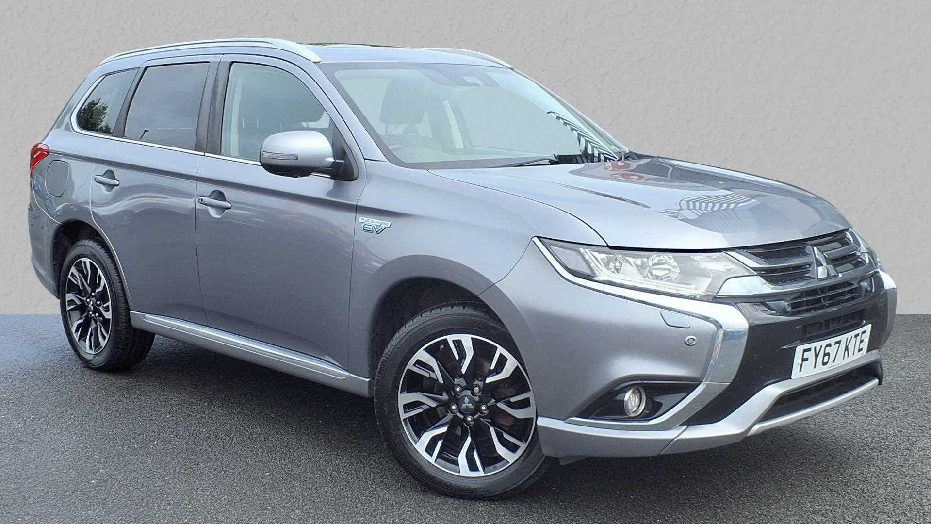 Main listing image - Mitsubishi Outlander