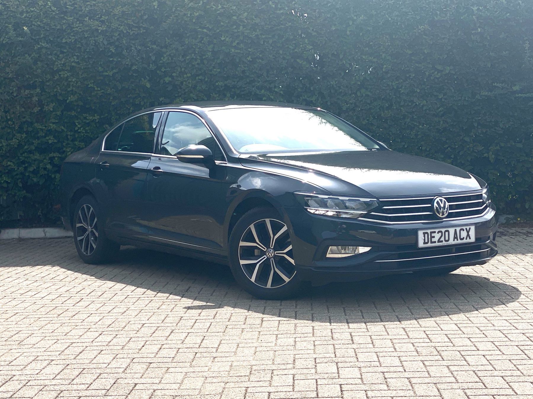 Main listing image - Volkswagen Passat