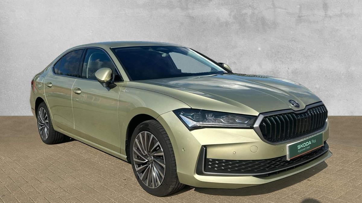 Main listing image - Skoda Superb