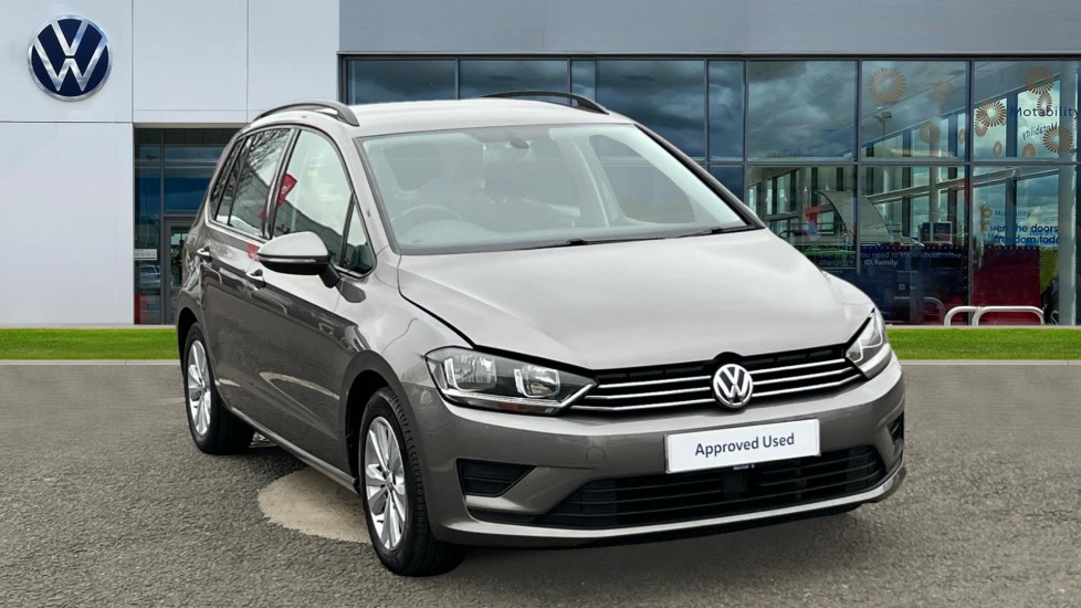 Main listing image - Volkswagen Golf SV