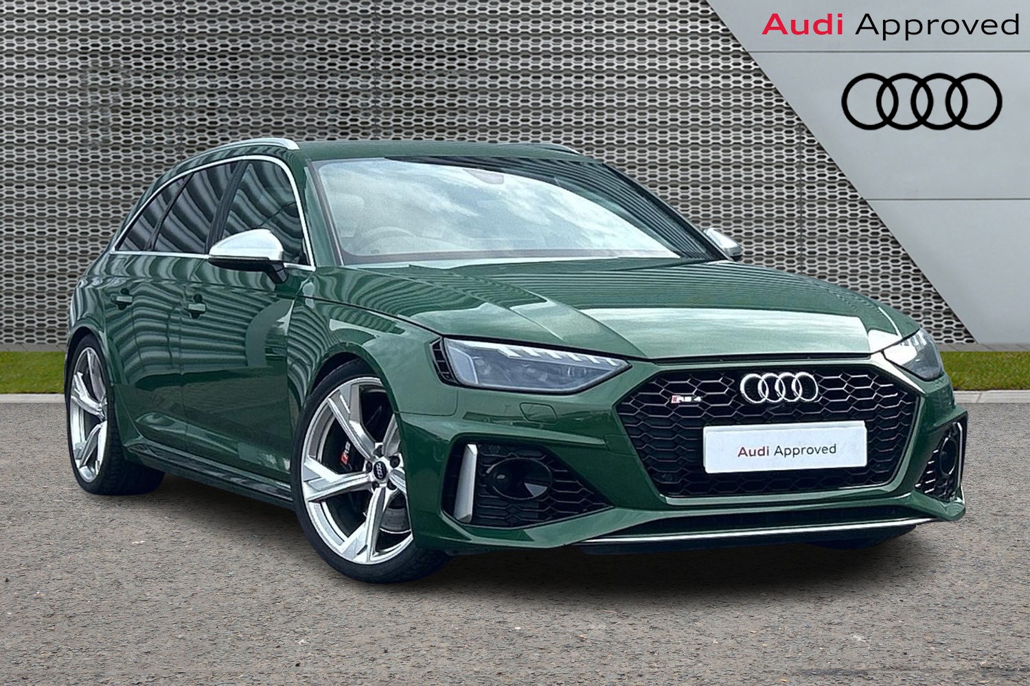 Main listing image - Audi RS4