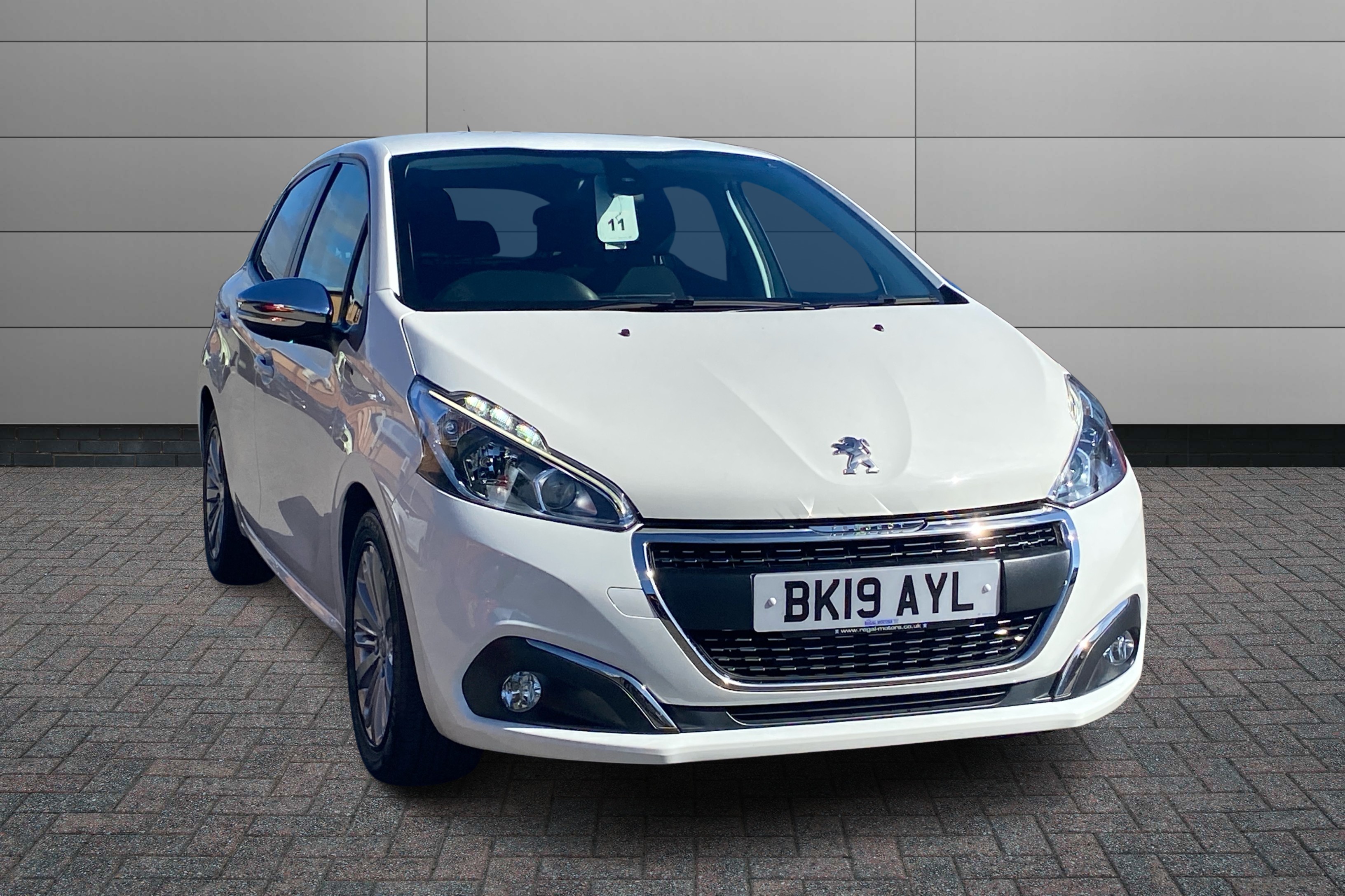 Main listing image - Peugeot 208